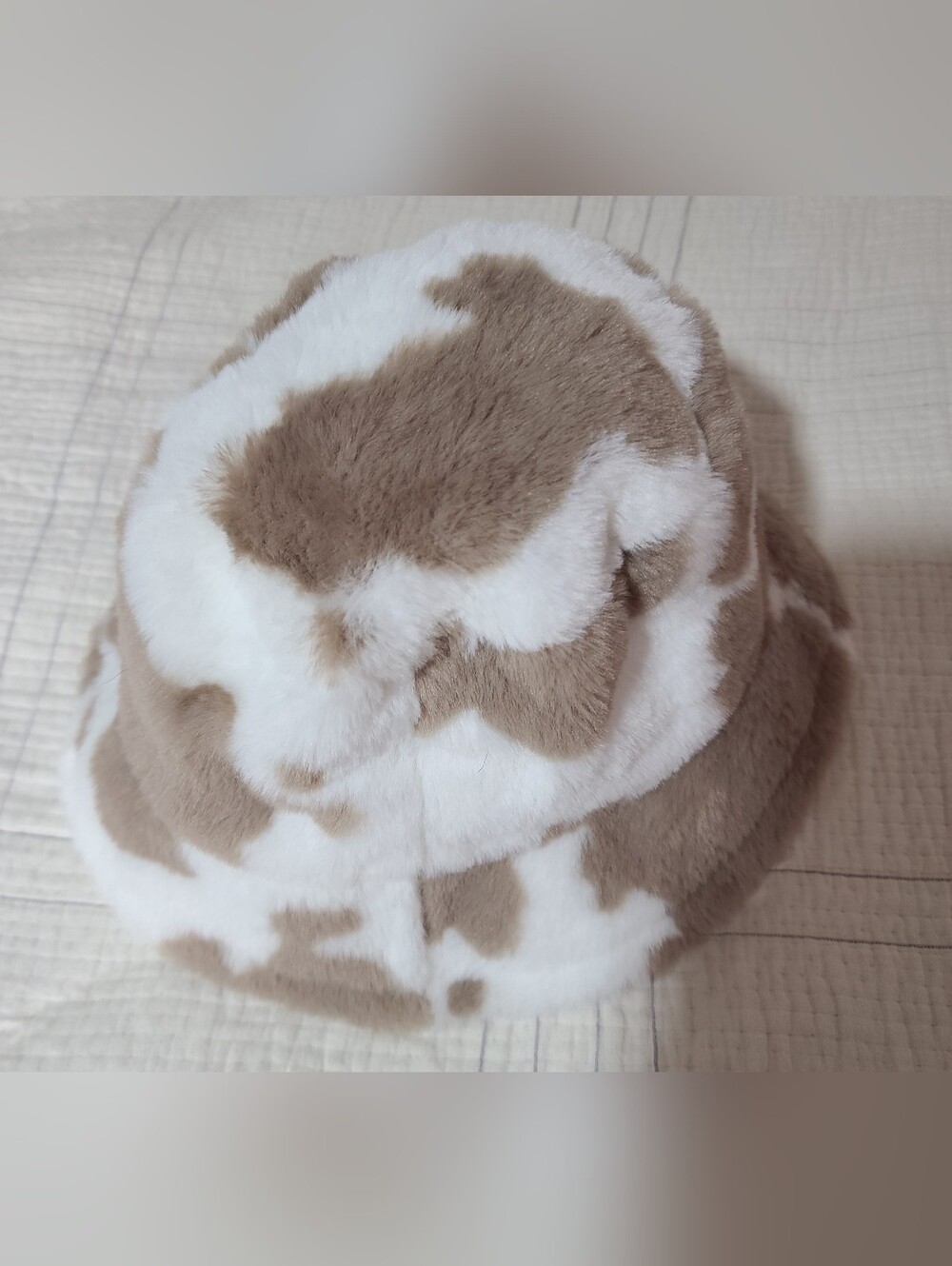 Faux Fur Bucket Hat in Cream & Tan